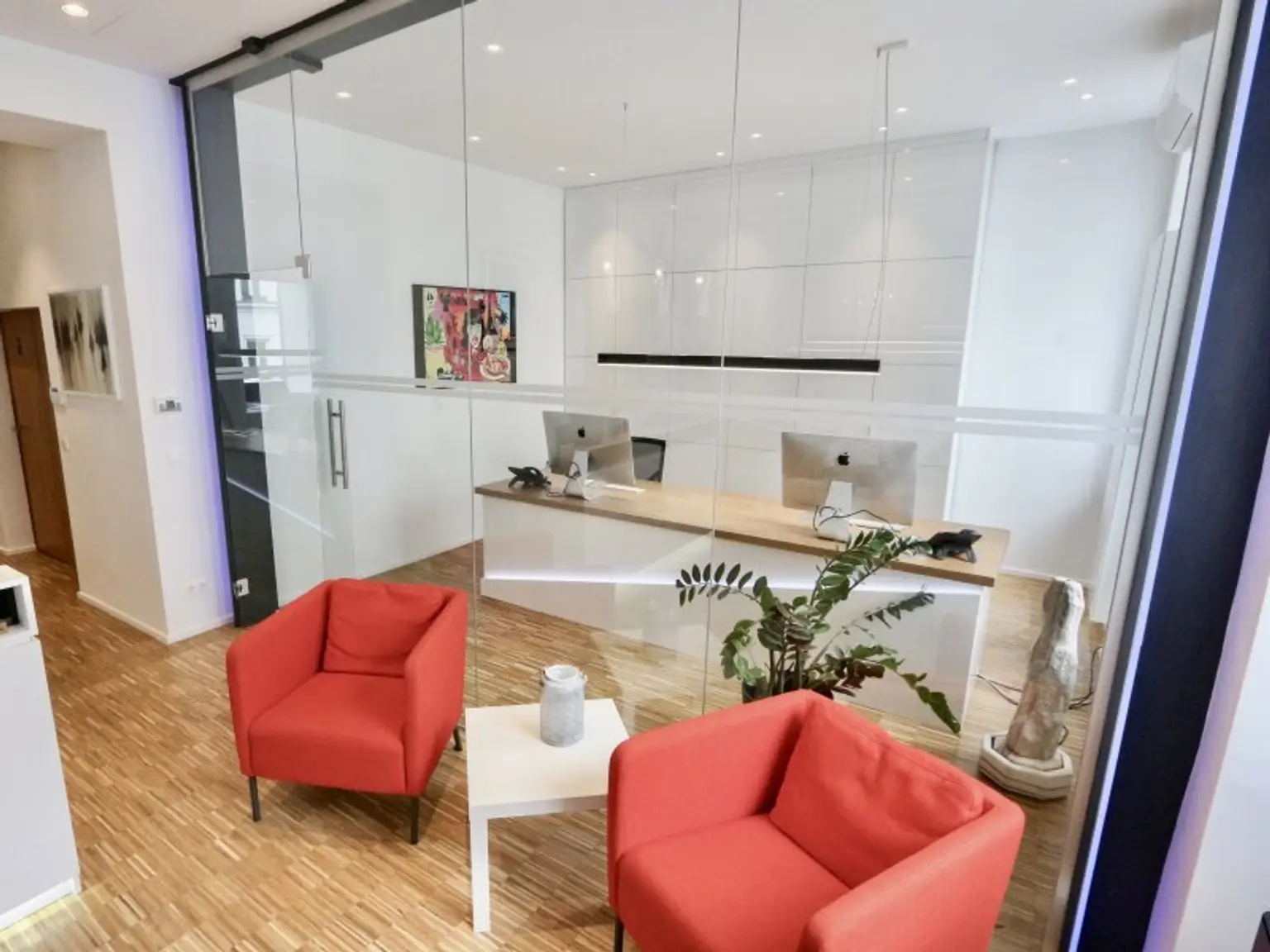 Investment mit ansprechender Rendite - Hochwertig ausgestattete Büro-, Praxis- bzw. Geschäftsfläche in U-Bahn-Nähe