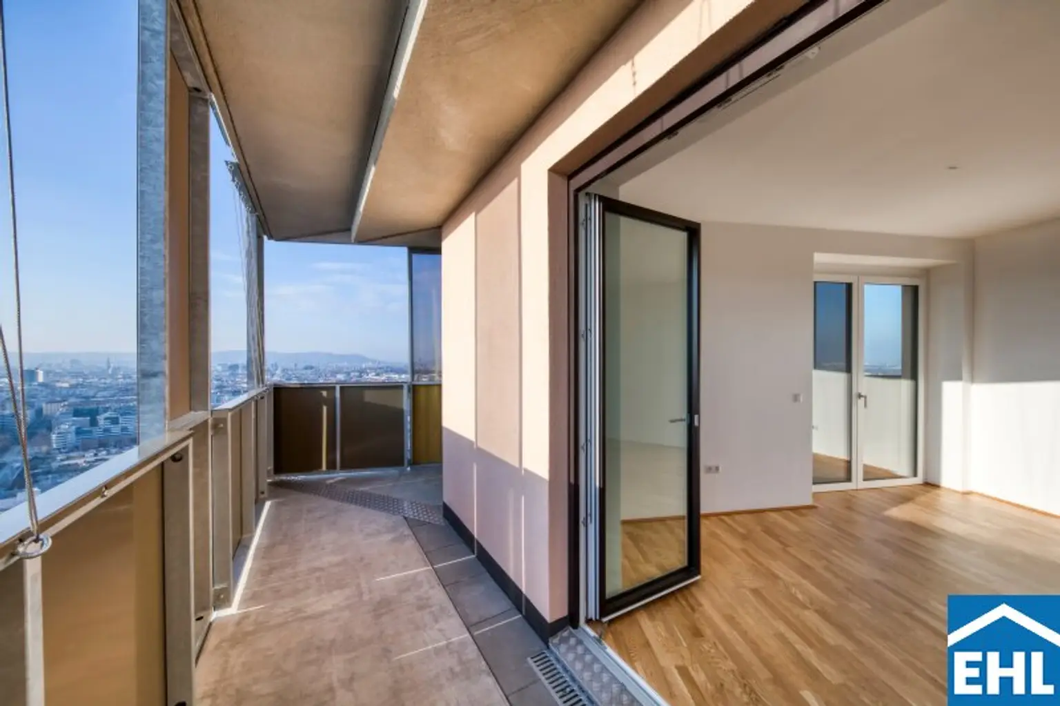 Skyline-Feeling im 34. Stock des Q-Tower mit Südost-Ausrichtung
