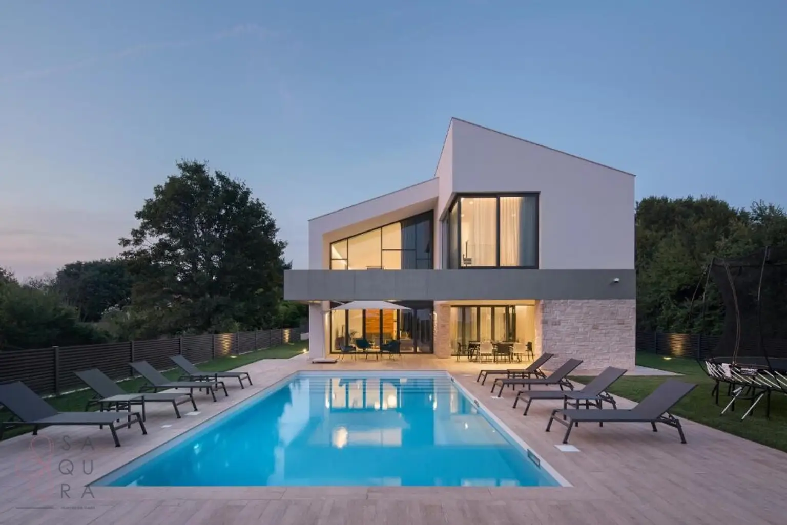 Zeitgenössische Luxusvilla in Ližnjan – Mediterrane Eleganz an der Küste Istriens