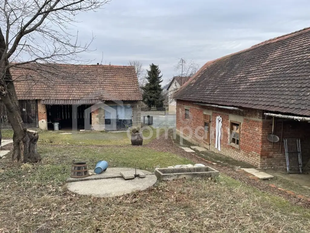 Schönes Bauernhaus mit Nebengebäuden für Selbstversorger