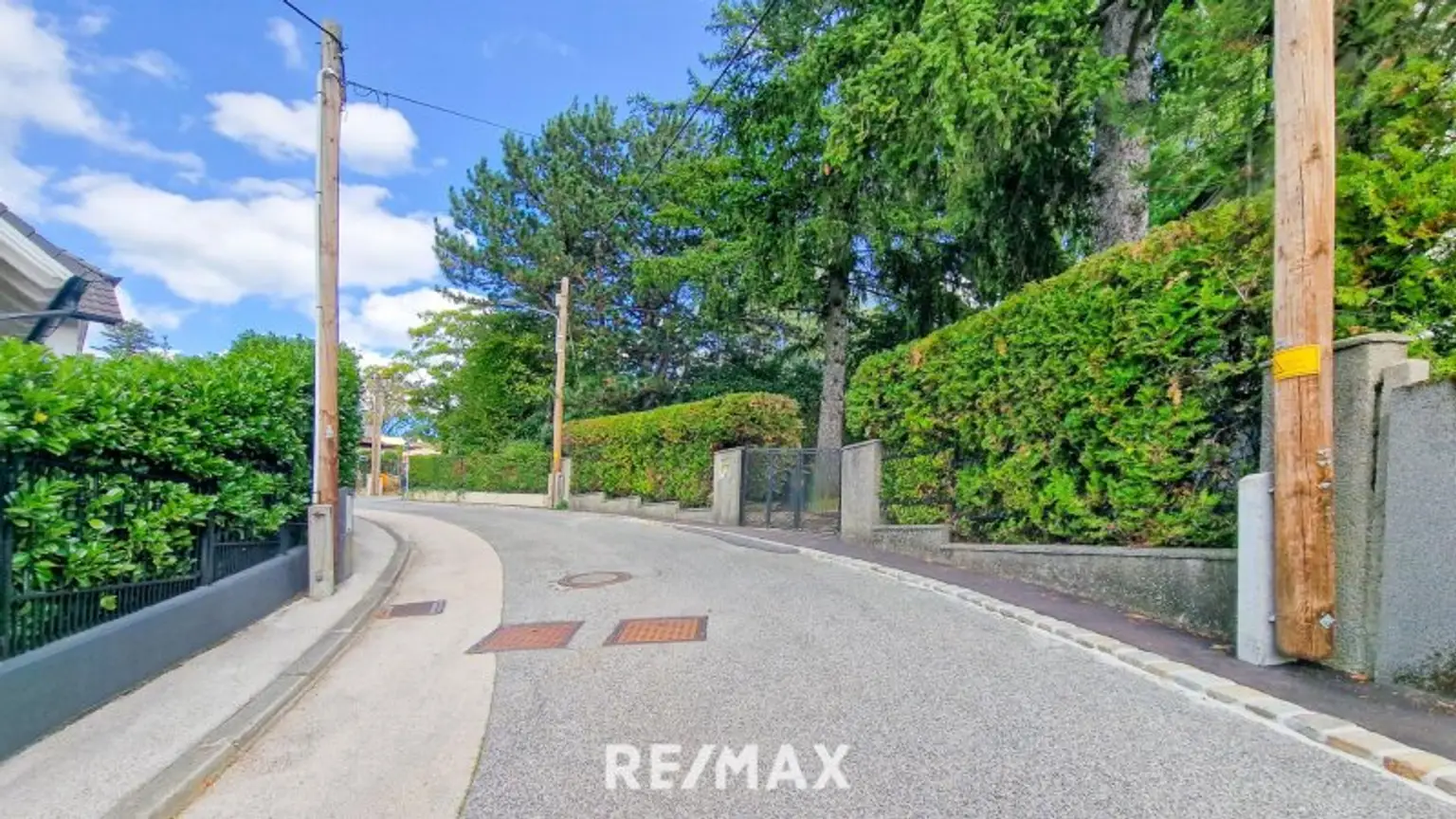 Gasse und Einfriedung