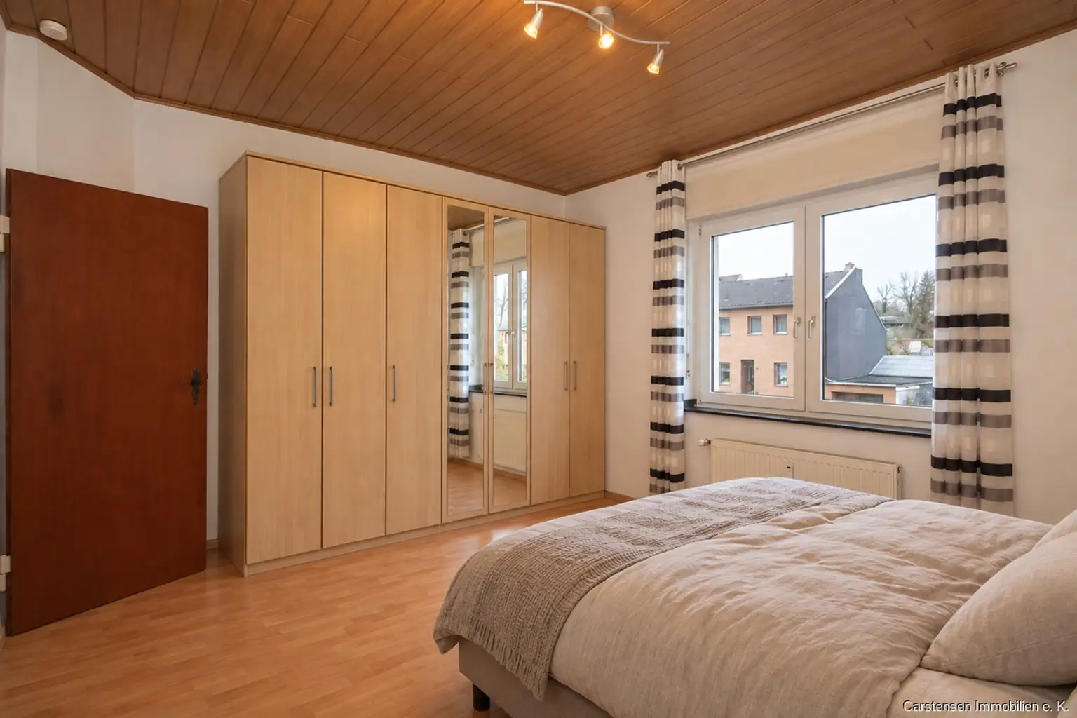 Schlafzimmer Bild 1