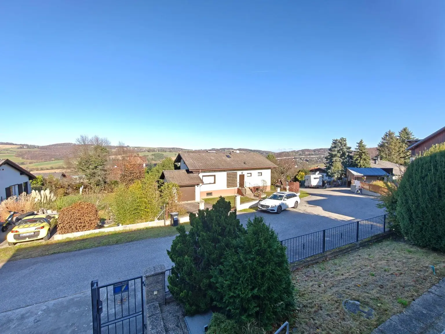 ca. 160m² NFL | Einfamilienhaus im Grünen | große Garage & Keller | Renovierungsbedarf