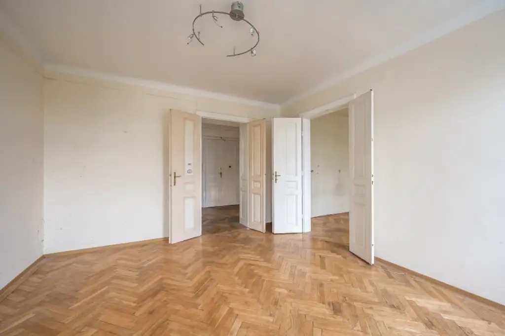++1140++ sanierungsbedürftige 3,5 Zimmer Wohnung in Stilvilla! idyllischer Garten!