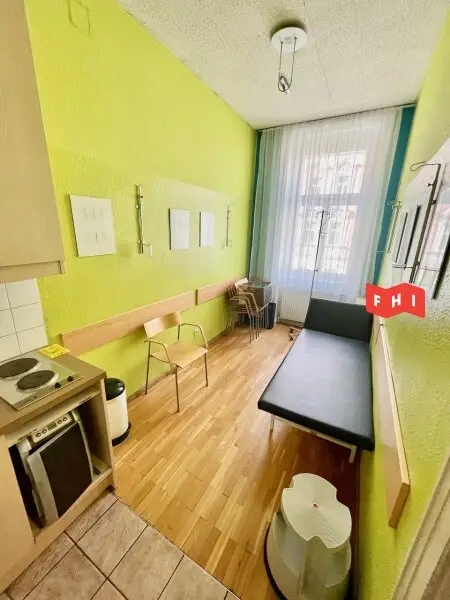 Gepflegtes 4 Zimmer Altbau-Büro-Praxis Nähe Wattgasse/Hernalser Hauptstraße