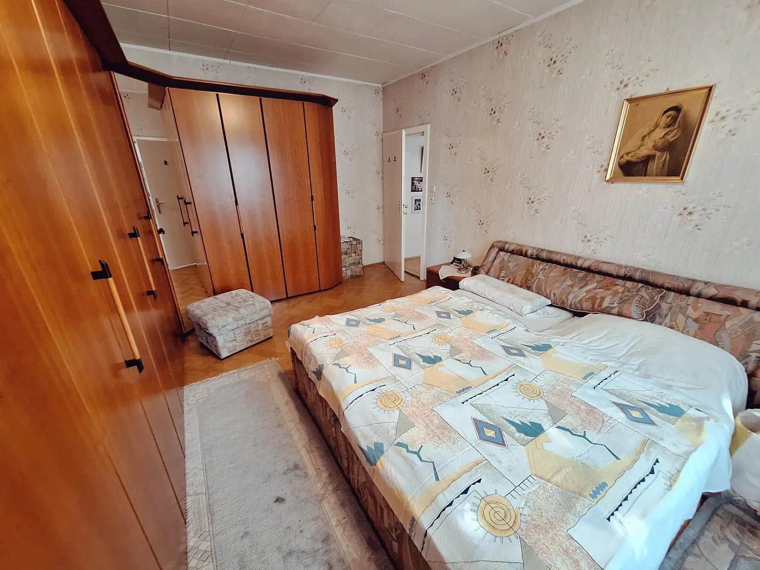 EINFAMILIENHAUS MIT GROSSEM GRUND