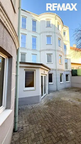 Ehemaliges Seniorenheim, gewerbliche Widmung, große Dachterrasse & 16 Garagen in Wiener Neustadt – Top Chance!