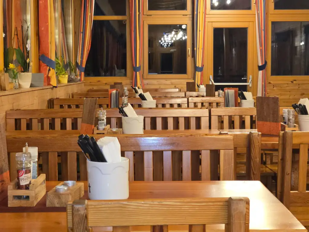 Großes Haus für Visionäre in Aussichtslage (Buschenschank, Weingärten)