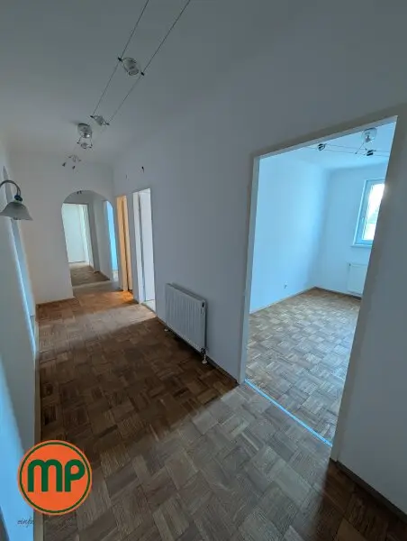 Großzügige Eigentumswohnung mit Parkett – Top City-Anbindung mit U1