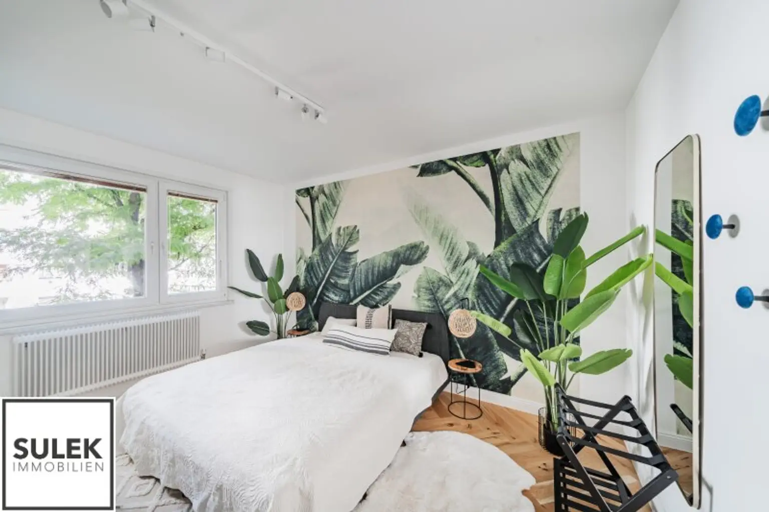 Ruhige, sanierte 3,5 Zimmer Wohnung mit Designer-Bad und Küche + Garage (optional!) in Mariahilf - beziehbar ab 01/26!