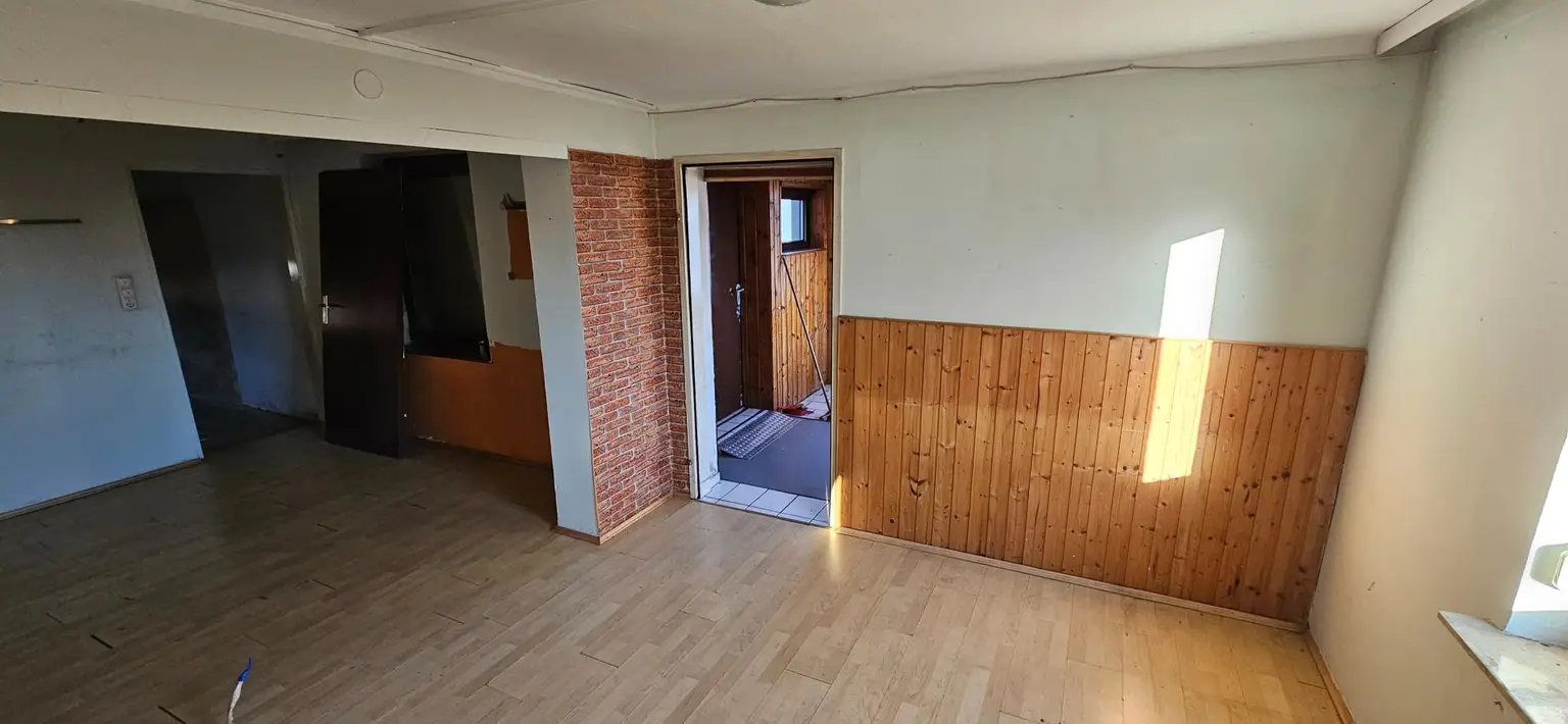 Sanierungsbedürftiges Haus mit Potenzial in attraktiver Lage - ab sofort verfügbar!