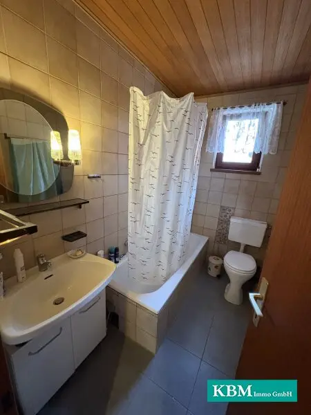 Endlich Zuhause: Wo Platz auf Lebensqualität trifft! - Haus mit 10 Zimmern, Garage und 5 Bädern