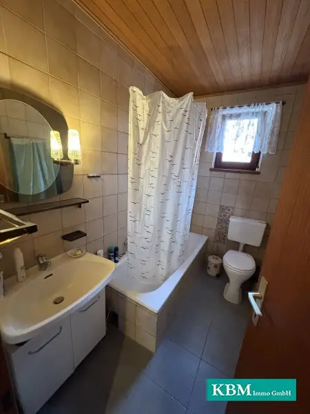 Endlich Zuhause: Wo Platz auf Lebensqualität trifft! - Haus mit 10 Zimmern, Garage und 5 Bädern