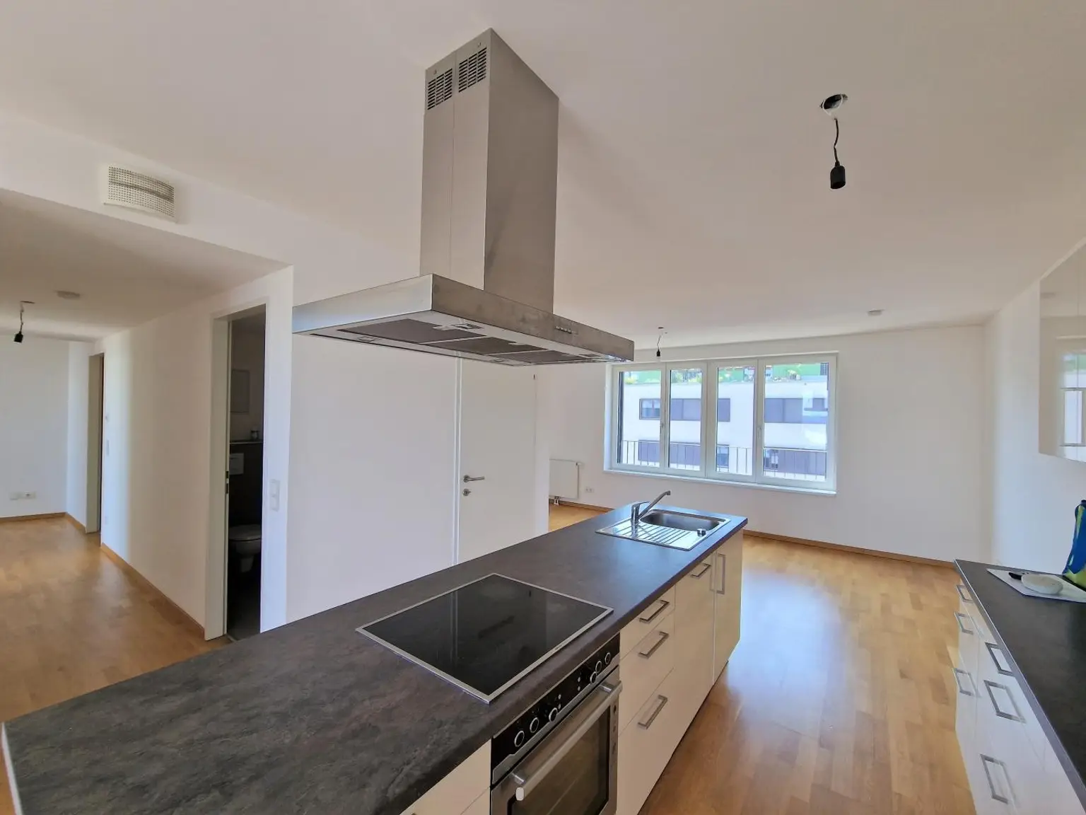 Moderne 3 Zimmer Wohnung ++ große Loggia ++ Gym ++ 7.OG