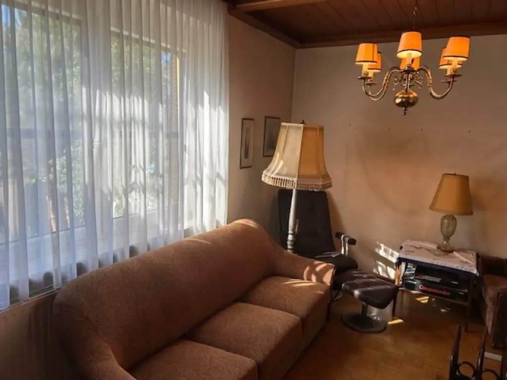 +++ TOP PREIS P.B. - KORNEUBURG, GROSSES 7 ZIMMER EIN -ZWEIFAMILIENHAUS, BENÖTIGT LIEBEVOLLE MODERNISIERUNG, toller Wintergarten und Terrasse Altbaumbestand GARTEN +++