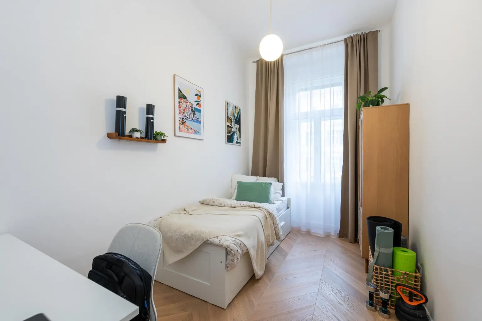 Stilechte, professionell generalsanierte Altbauwohnung mit Balkon