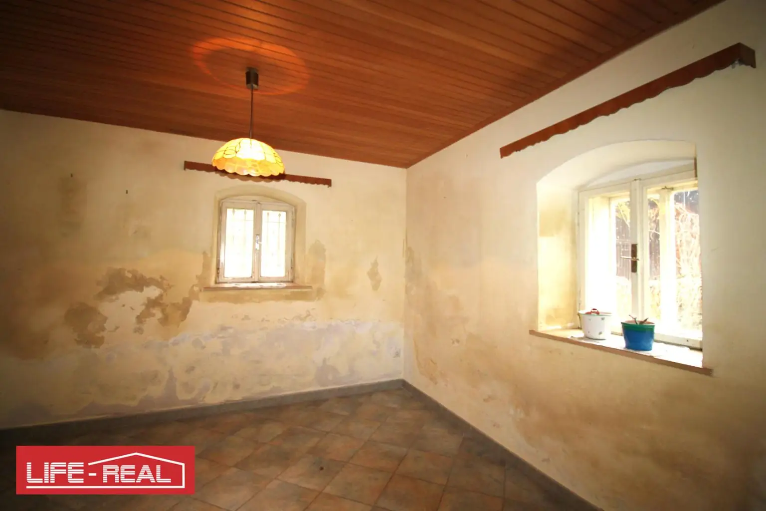 Charmantes Bauernsacherl mit Nebengebäuden - Dorfgebietwidmung, großzügigem Baugrundstück und Grünland