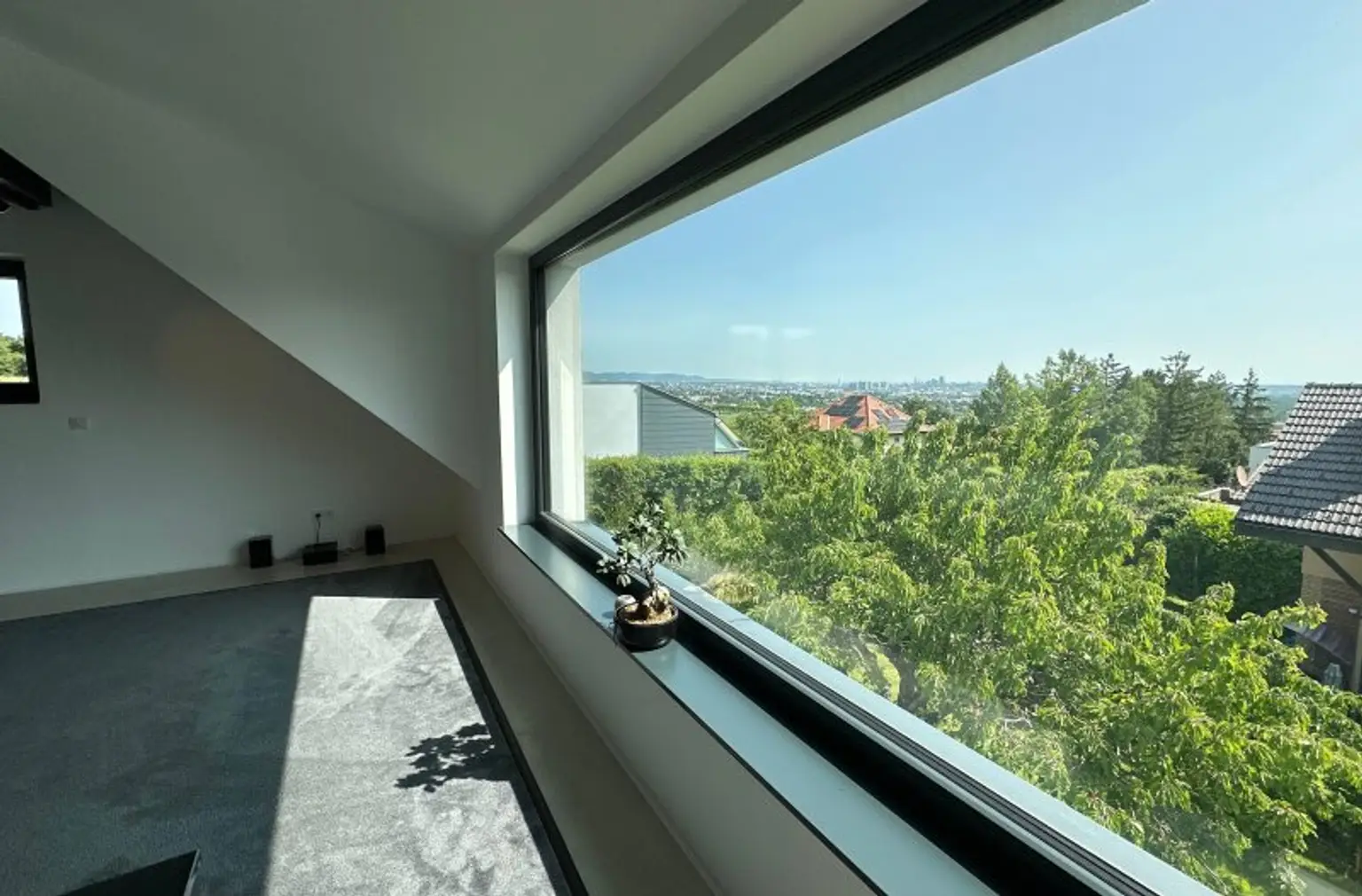 Schicke moderne Villa in Brunner Bestlage mit Skylineblick auf Wien I Salzwasserpool I Designerküche I Lift  uvm.