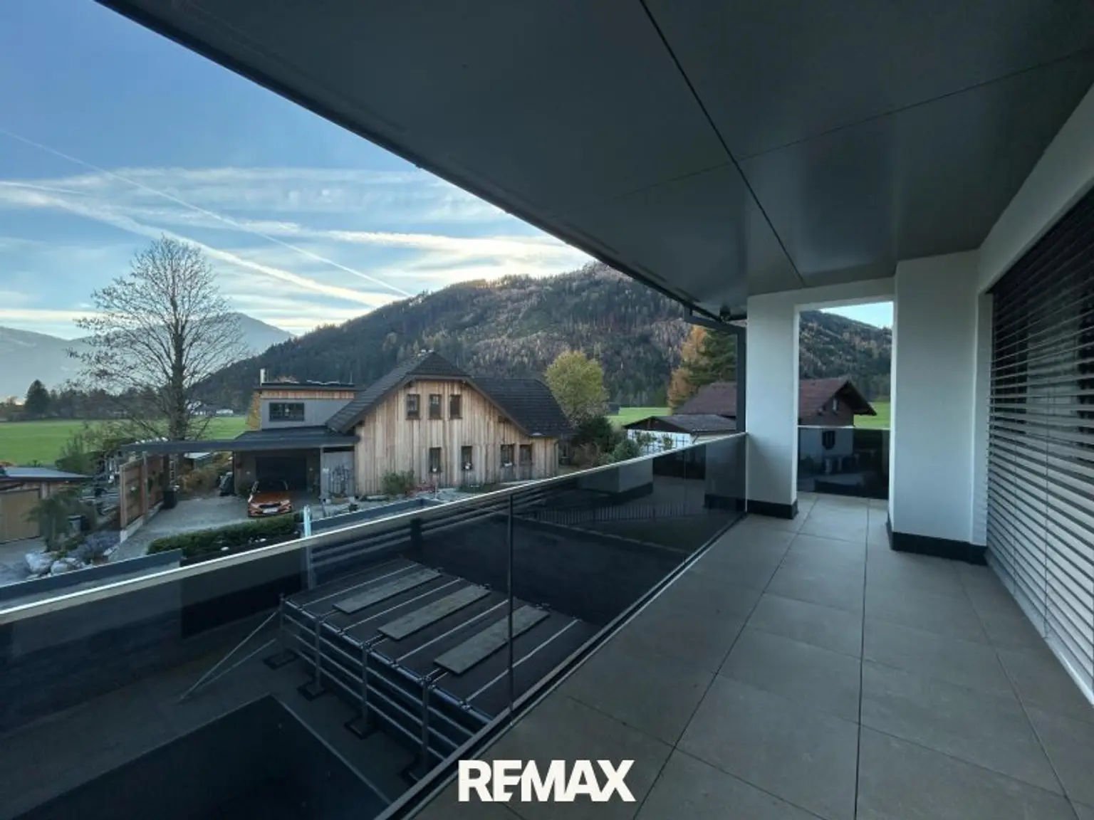 großzügiger Balkon OG