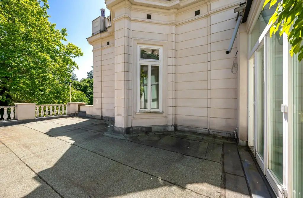 Rarität: Stadt-Villa mit weitläufigem Garten an exklusiver Hietzinger Adresse