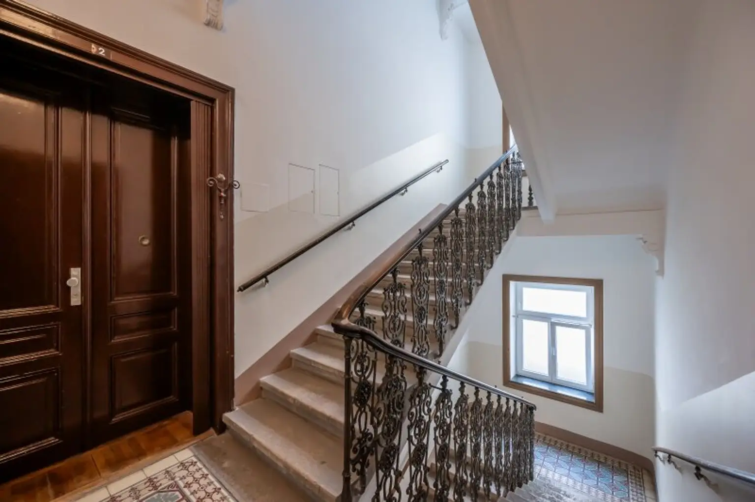 ***NEU*** Fantastische 4 Zimmer Wohnung in repräsentativem Stilaltbau! in TOP-Lage!
