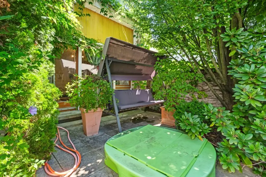 Seltenes Atriumhaus in 1220 mit KFZ Stellplatz