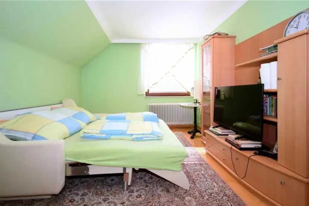Exklusives Traum-Anwesen mit Naturteich und Gästehaus