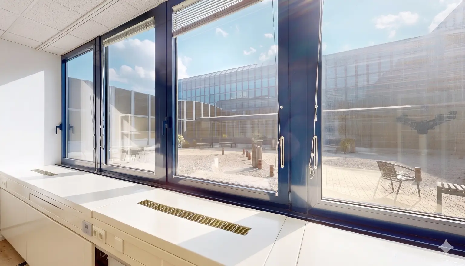 Kompaktes 1-Zimmer-Büro für effizientes Arbeiten