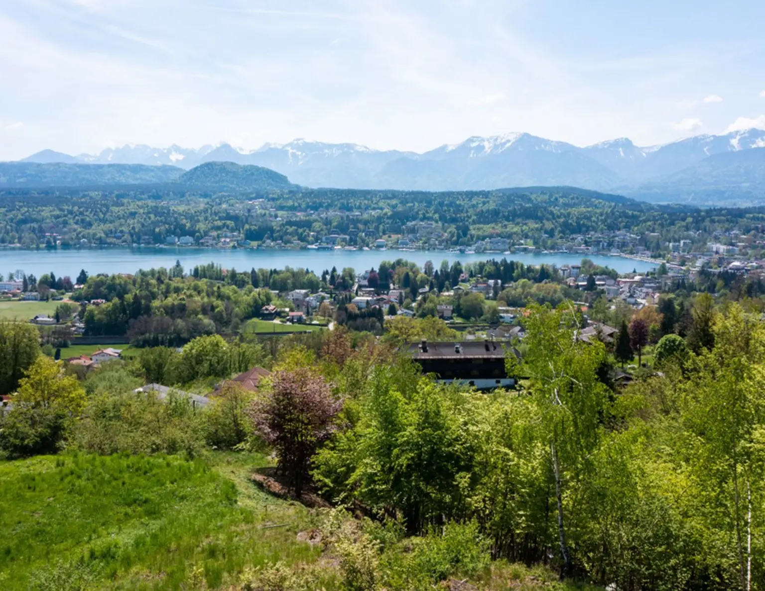 Seeblick-Grundstück mit Baubewilligung in Bestlage