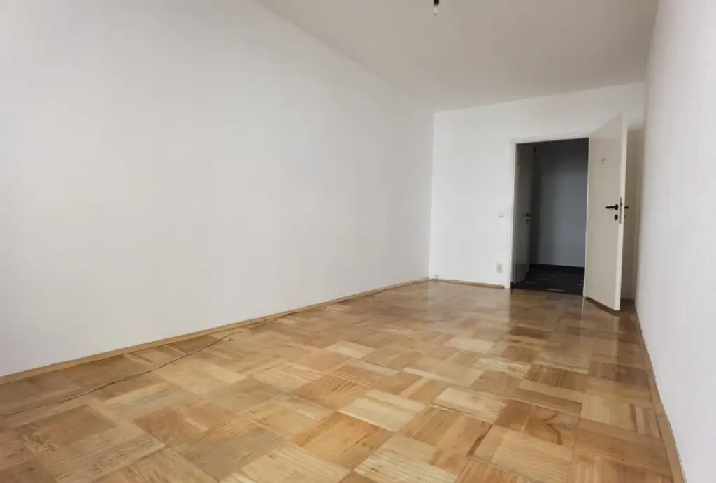 TOLLE LAGE - NEUBAUGASSE - AUSGEZEICHNETER GRUNDRISS MIT POTENZIAL