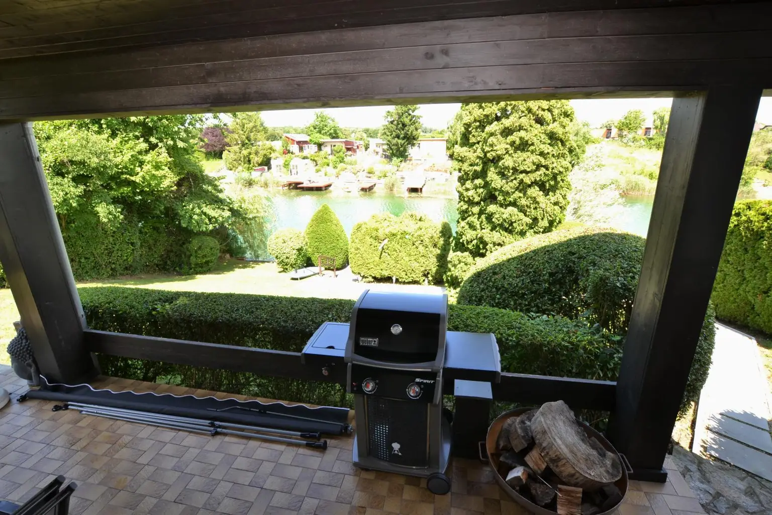 Terrasse mit Grillplatz