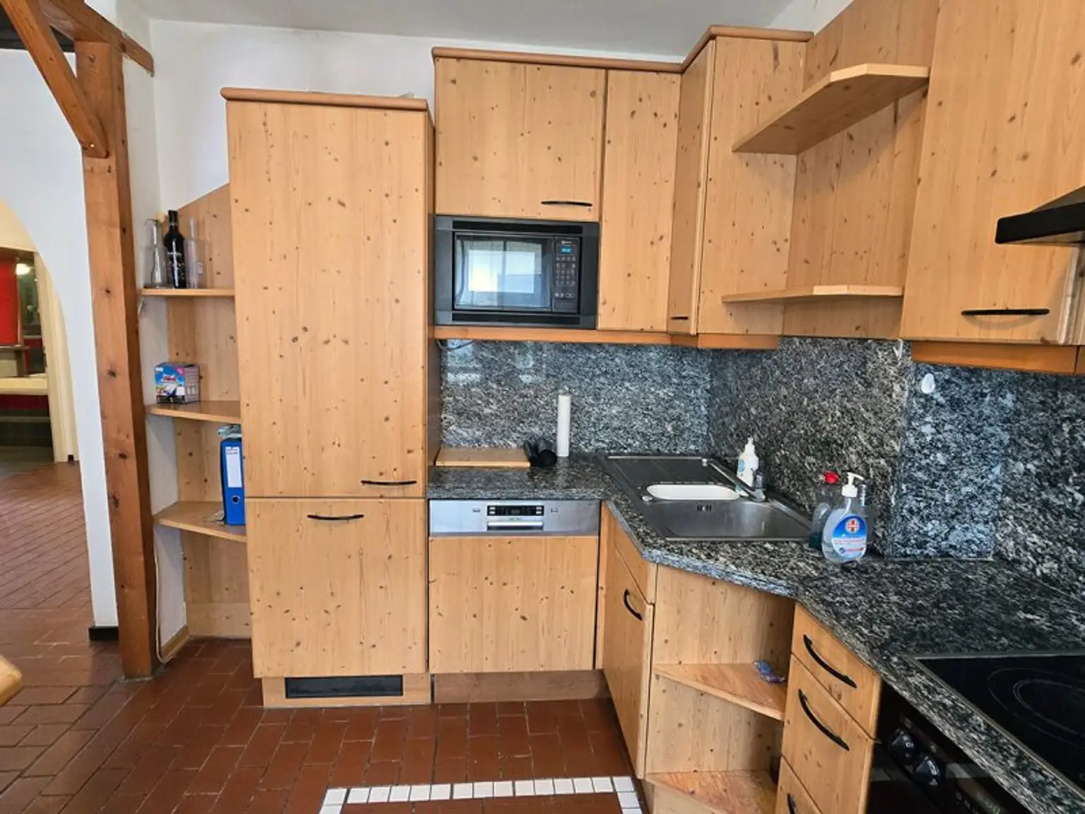 *** SEHR VIEL PLATZ *** PRIVAT + BERUFLICH *** RUHELAGE ***