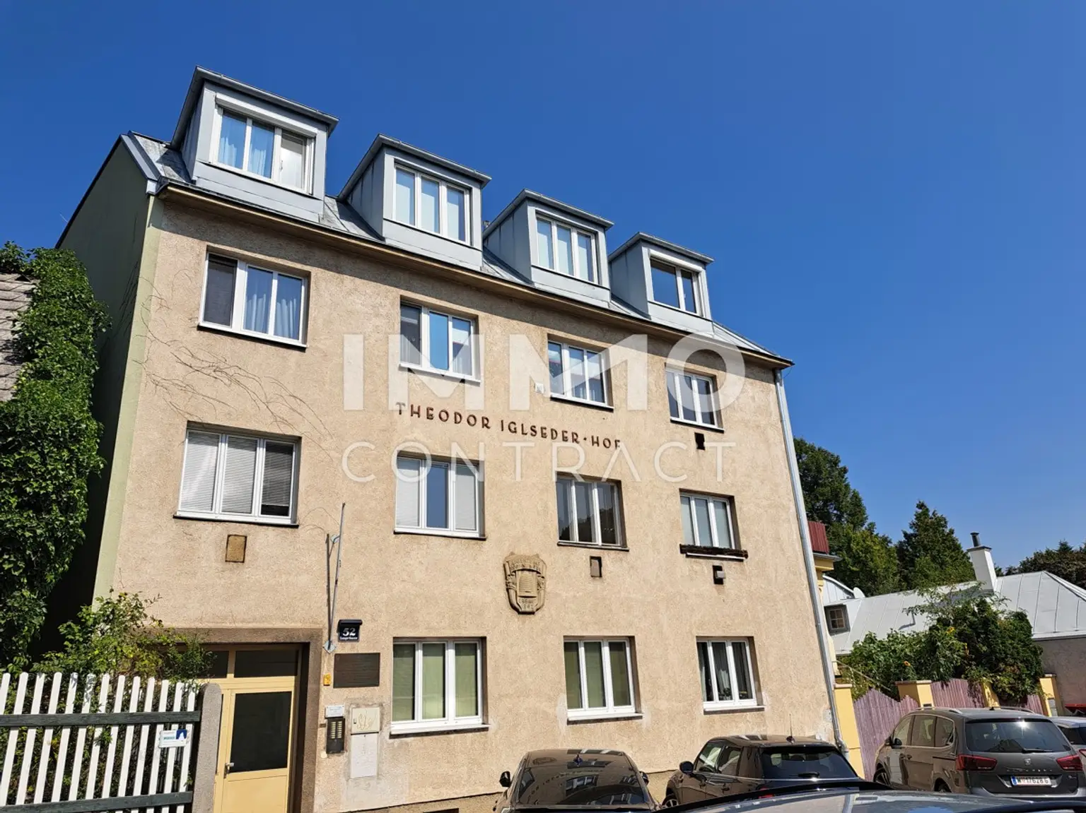 VERSCHÖNERUNG NOTWENDIG ! TOPLAGE MAUER: 2 Zimmer, Küche im DG ! SUPER ANLAGE !