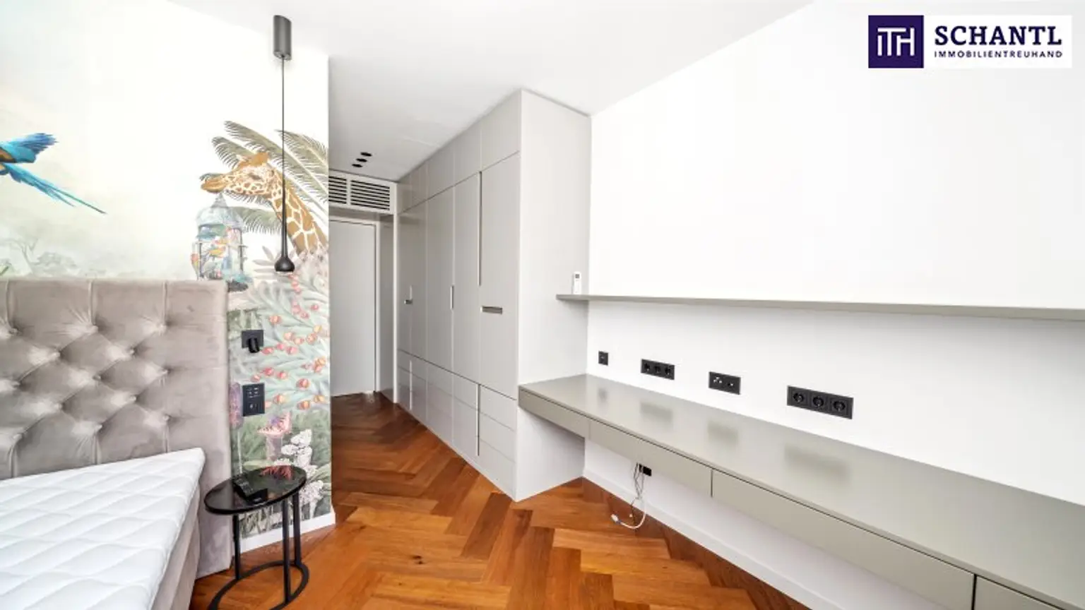 Exklusivität zum Einziehen! Design + Eleganz + Raffinesse + Edle Materialien! TOP-Wohnung in TOP-Lage mit hofseitiger Terrasse! Wünsche werden wahr....