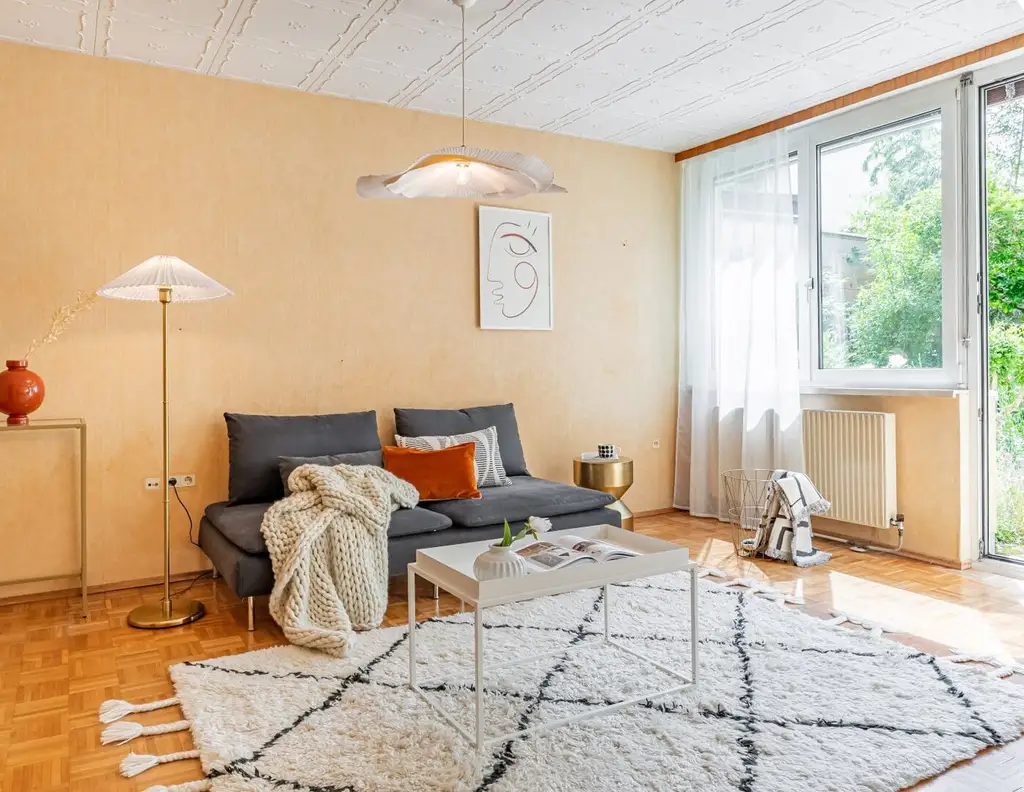 LEONDING: CHARMANTES REIHENHAUS MIT GARTEN, DACHTERRASSE, POOL UND 2 GARAGEN