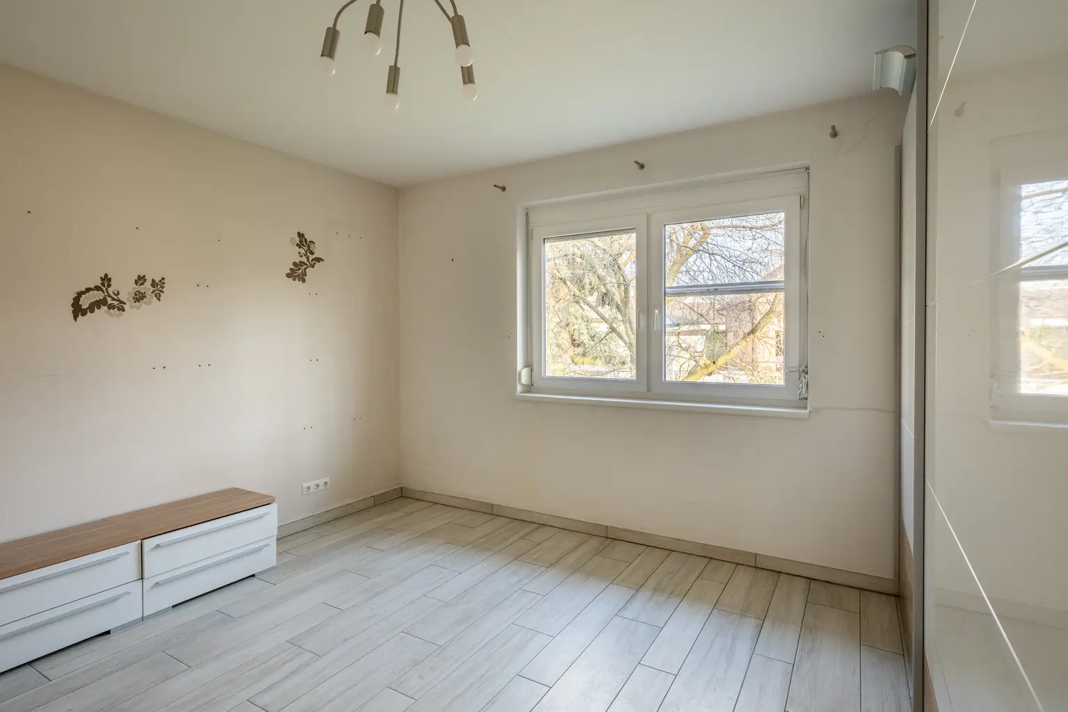 ++ Netter Bungalow auf Eckgrundstück in schöner Siedlungslage ++