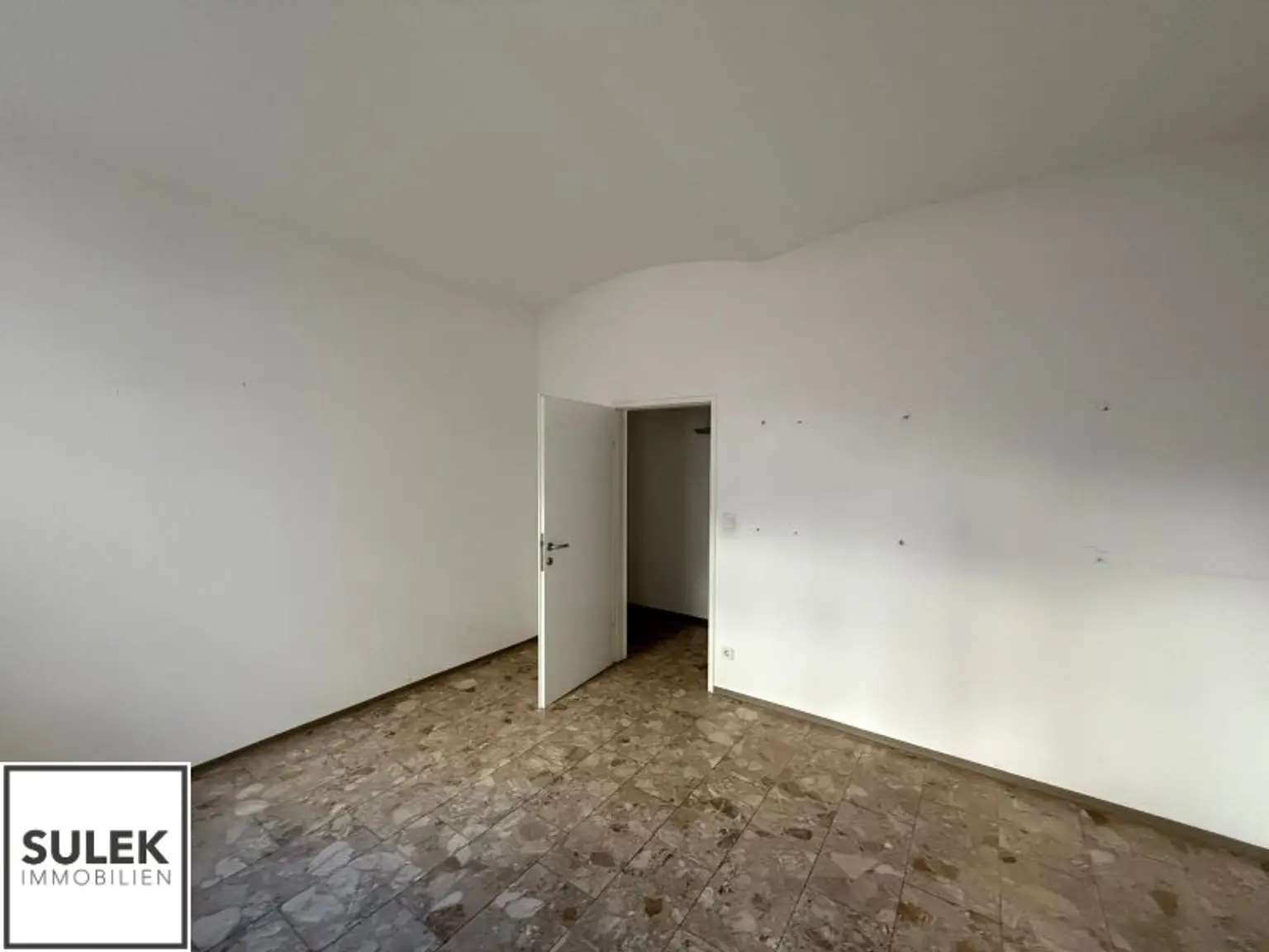 Ganzes Haus zu mieten: 1 Geschäftslokal, 1 Büro, 2 Wohnungen nahe U1