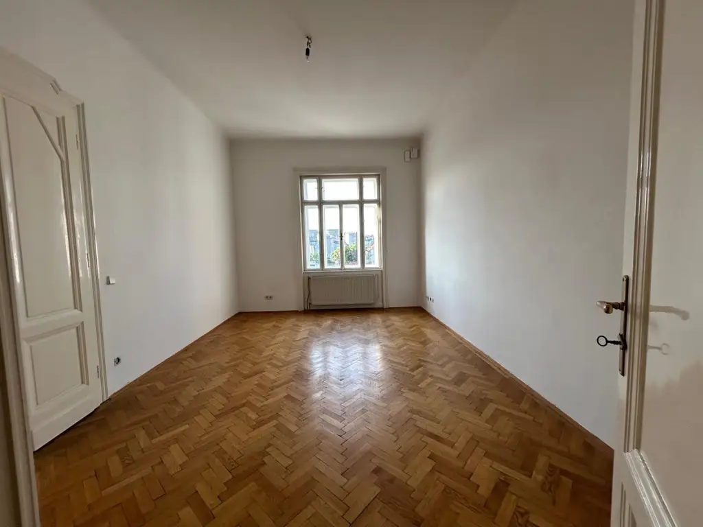 TRAUMHAFTE 219 m² ALTBAUWOHNUNG AM ROCHUSMARKT!