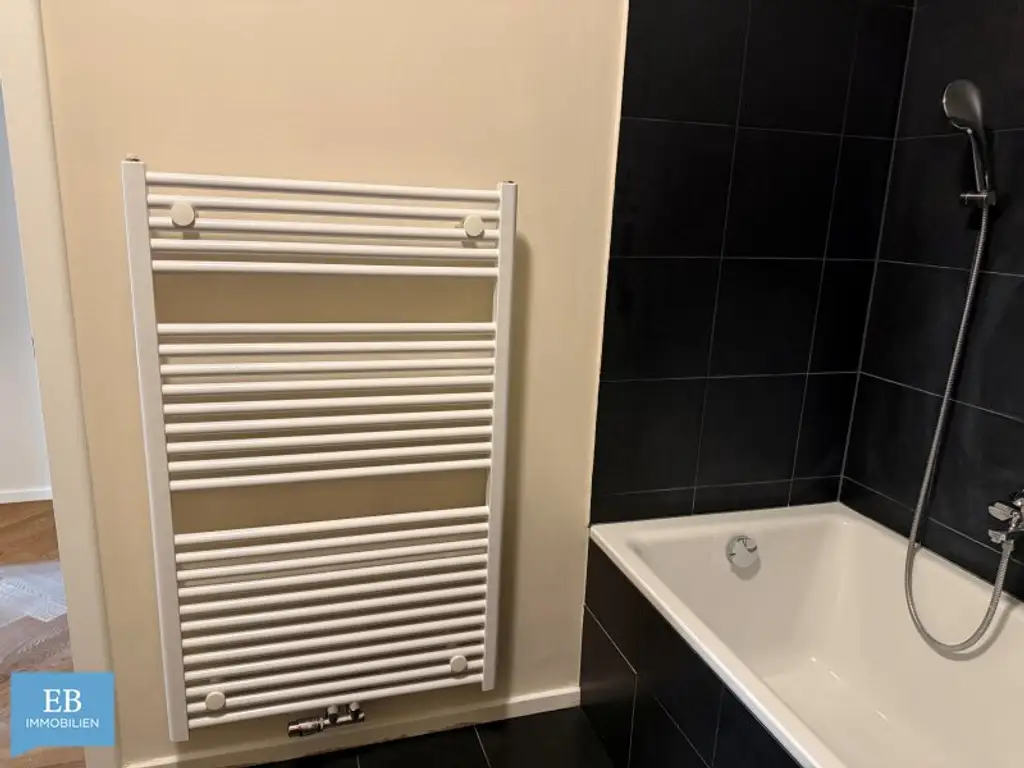 Helle Familienwohnung mit feiner Farbwelt und Fitnessraum im Haus