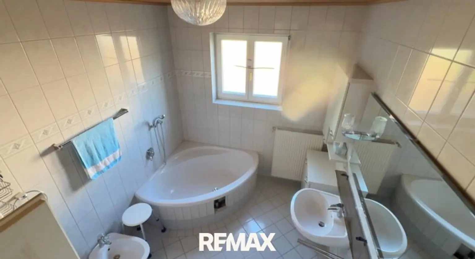 EG großes Bad mit Wanne & Dusche