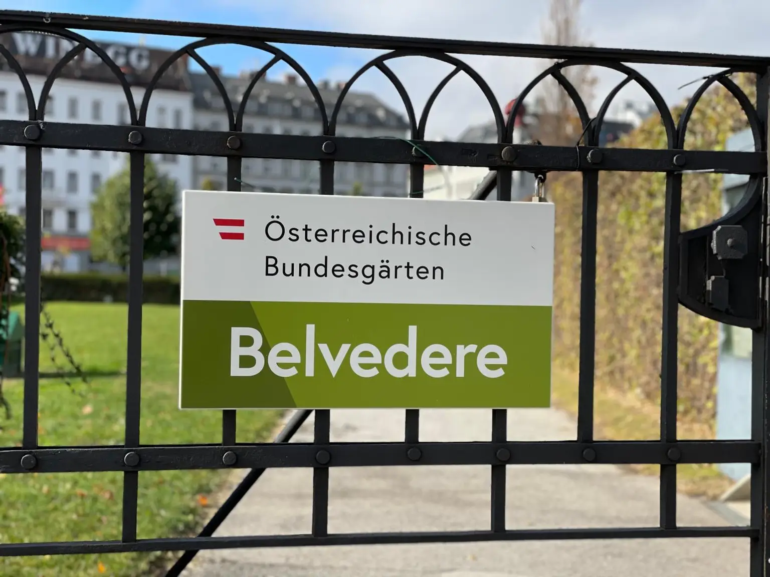 3 Zimmer mit Balkon, komplett neues Bad und WC