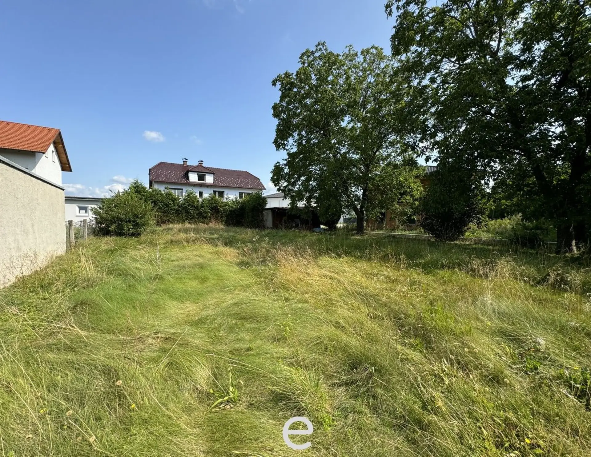 Großfamilien Aufgepasst! Mehrfamilienhaus mit Großzügigem Grundstück in Wels/Pernau!