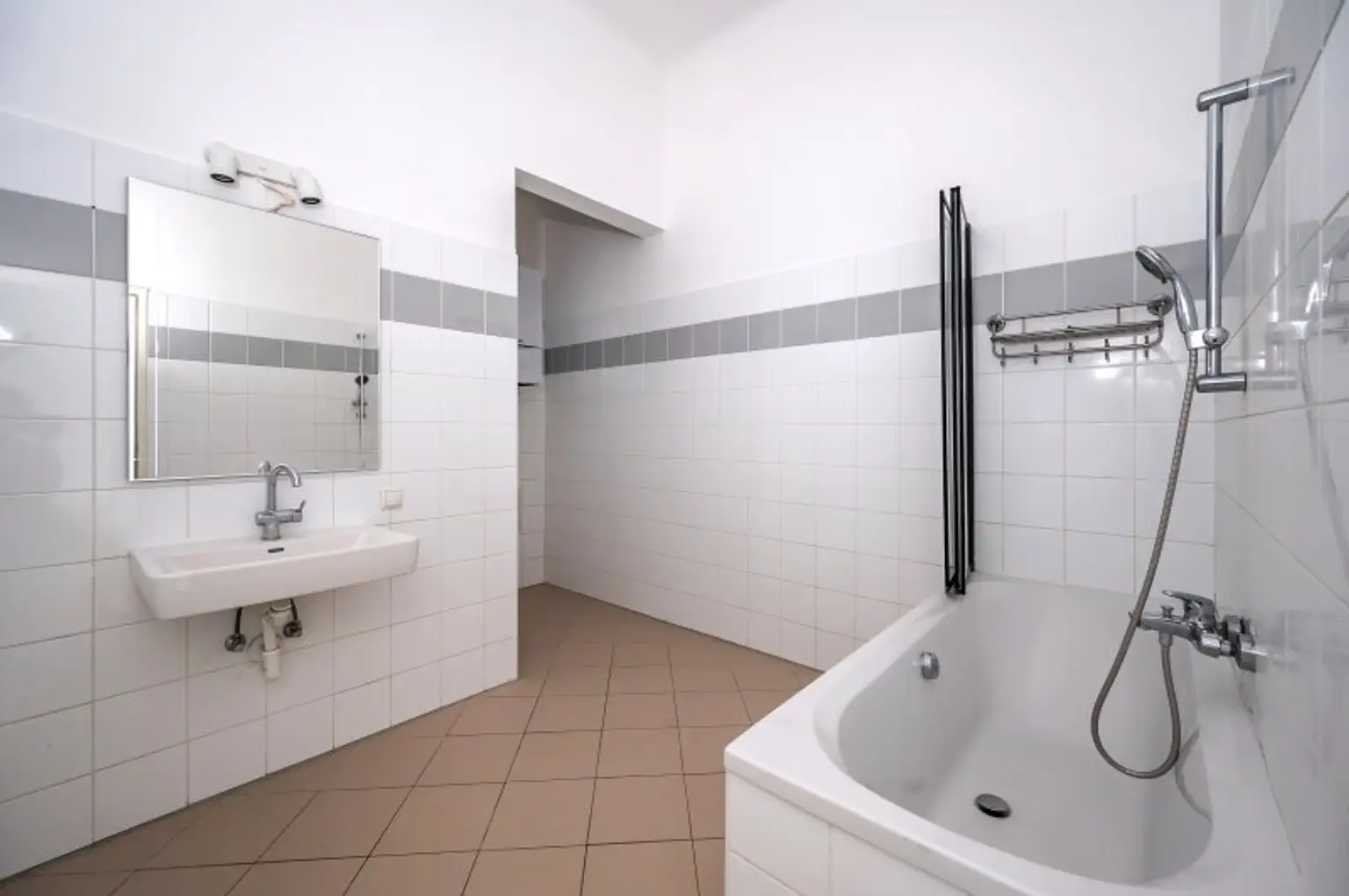 ***NEU*** Fantastische 4 Zimmer Wohnung in repräsentativem Stilaltbau! in TOP-Lage!