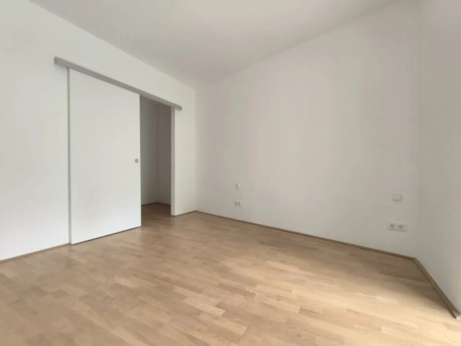 3 Zimmer Gartenwohnung in ruhiger Lage - Terrasse & Garten Hofseitig - Badewanne & Dusche - Garagenplatz vorhanden