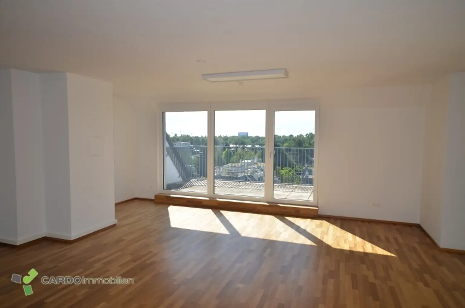 Maissonette, Attraktive Gewerbefläche zu vermieten – ca. 260 m², Nähe UNO City & U-Bahn