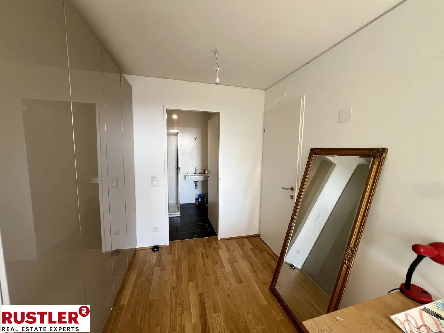 **ATTEMSGARTEN - HOCHWERTIGE 4 Zi WOHNUNG INKL. KÜCHE - 2 TERRASSEN - 2 BÄDER UND FITNESS**