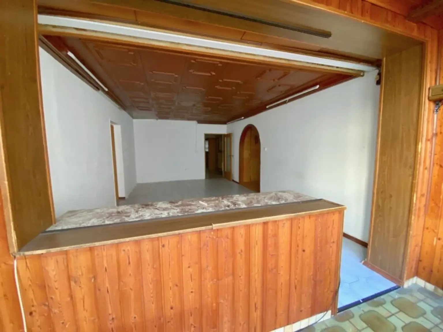 4 ZIMMER-Wohnung zu SANIEREN mit HOFSEITIGER LOGGIA