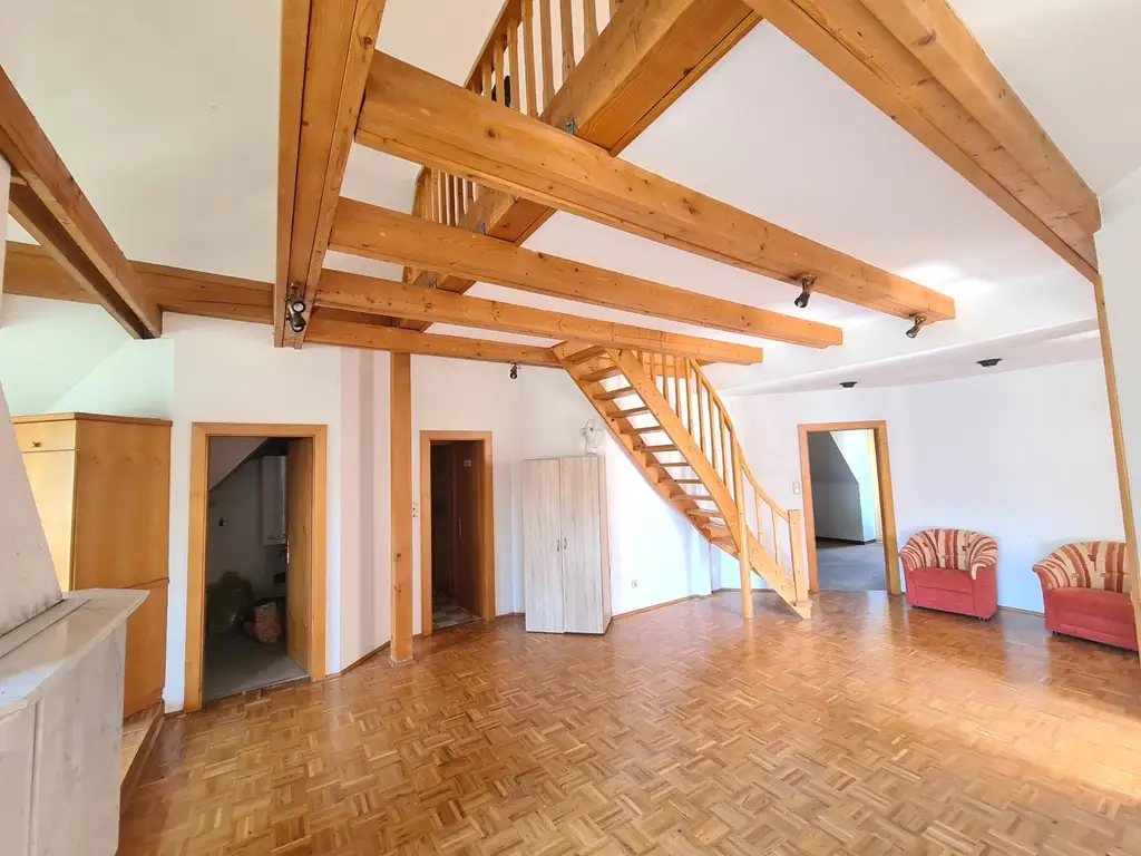 Galeriewohnung auf zwei Ebenen - eigene Garage - Balkon in den Innenhof - sehr gute Infrastruktur