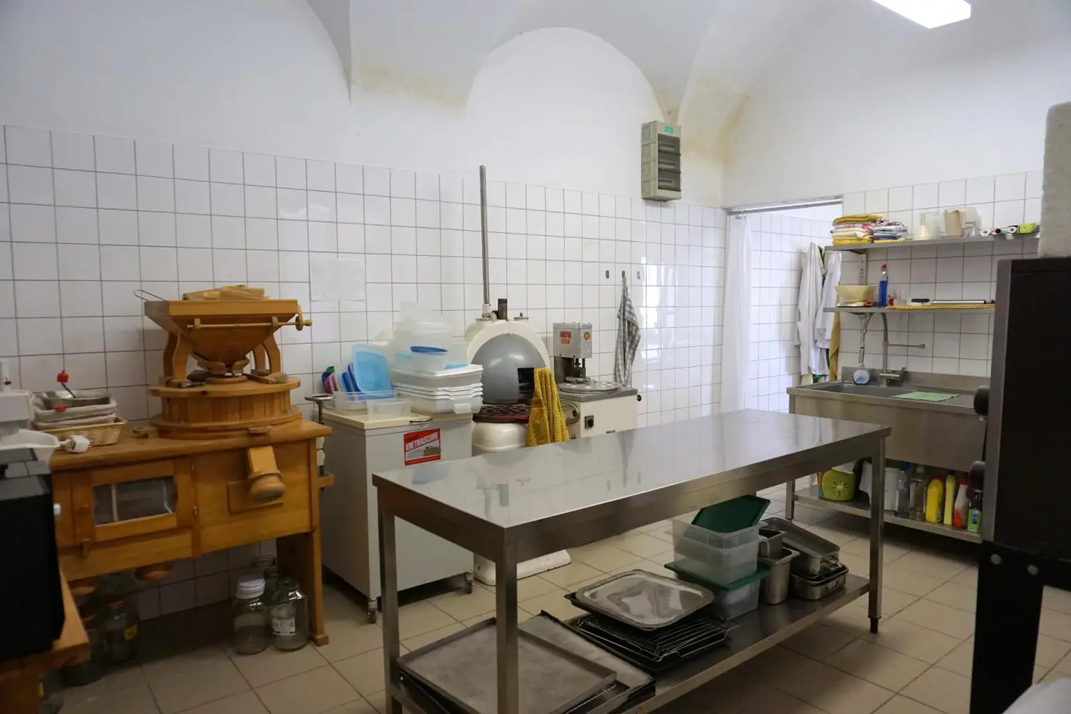 Ladenlokal mit großzügigen Arbeitsräumen und Kühlhäusern auf ca. 100m2