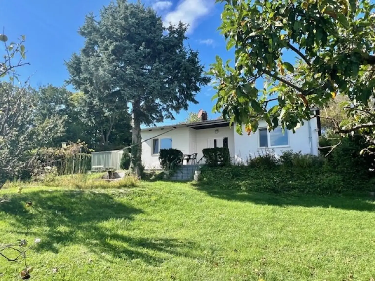 Seeblick inklusive! Bungalow mit 3 Schlafzimmern und charmantem Garten- mit Erweiterungsmöglichkeit!